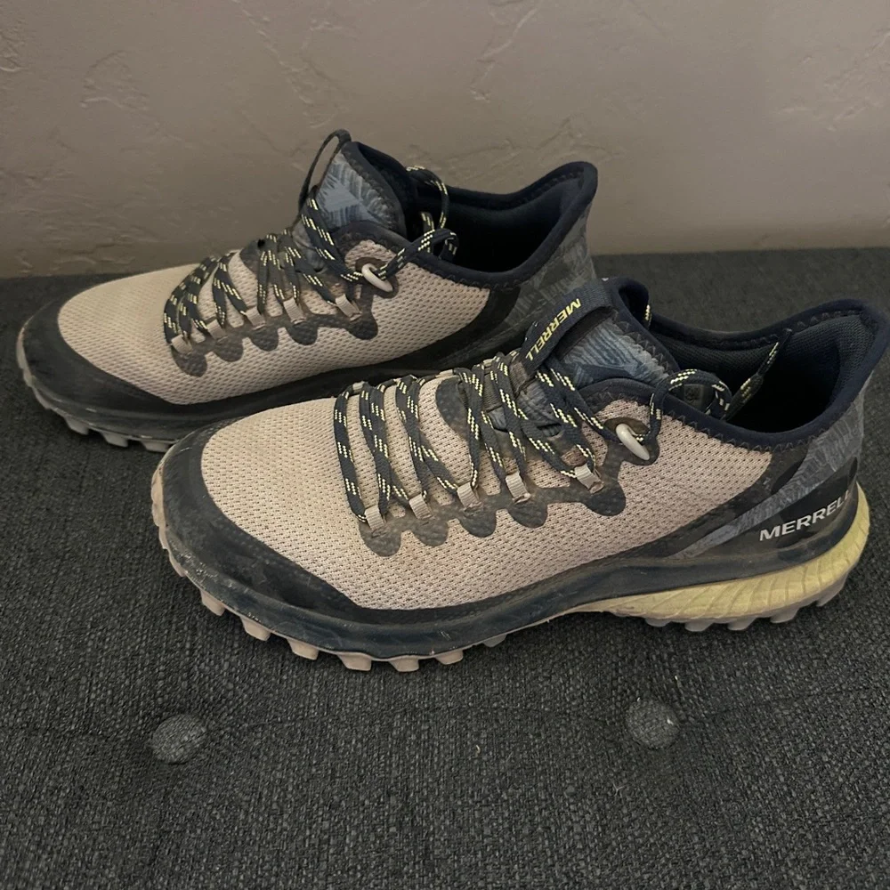 Merrell Women’s Tan and Black Size 9 Hiking Shoes - Picture 2 of 6